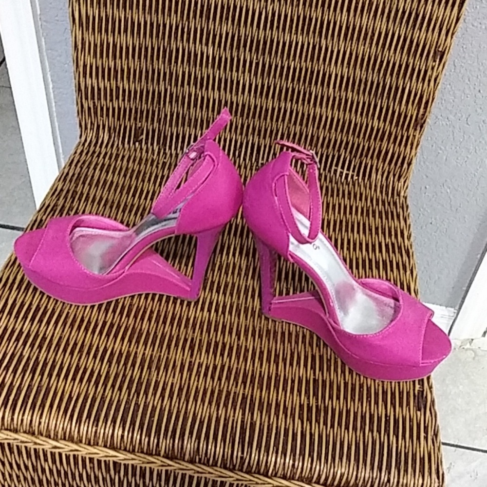 Shoes - Picture 2 of 6